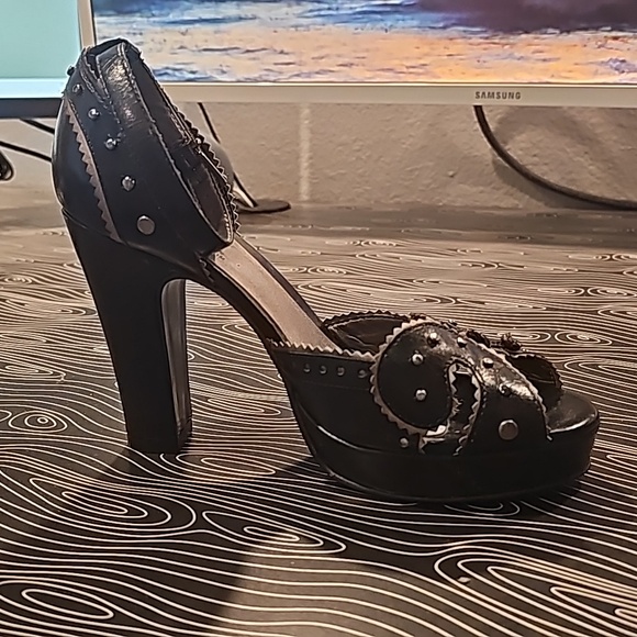 6.5 Carlos Santana Genuine leather heels - Picture 3 of 4